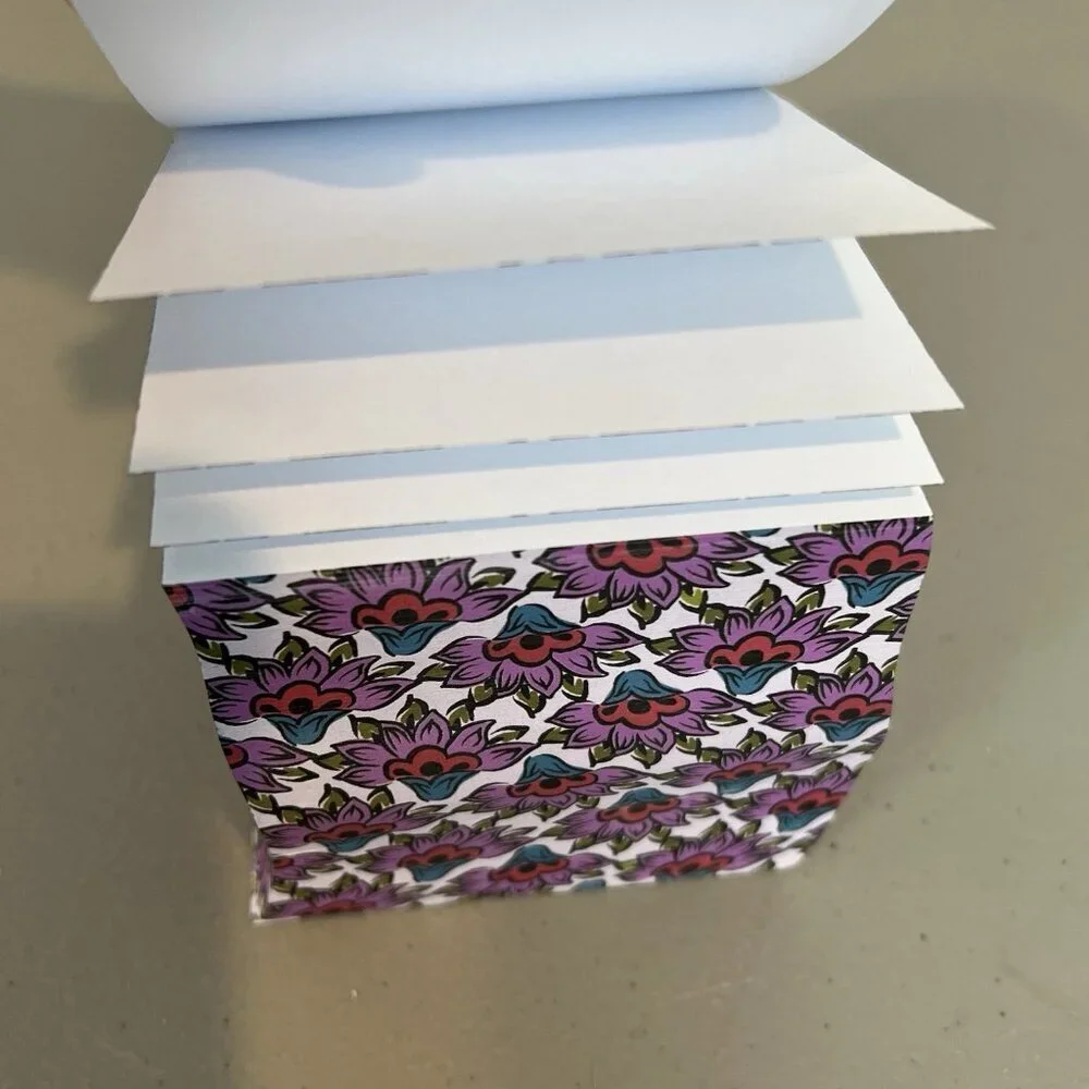 Vera Bradley Printed Note Cube Scaevola Fan Purple Edges White Paper